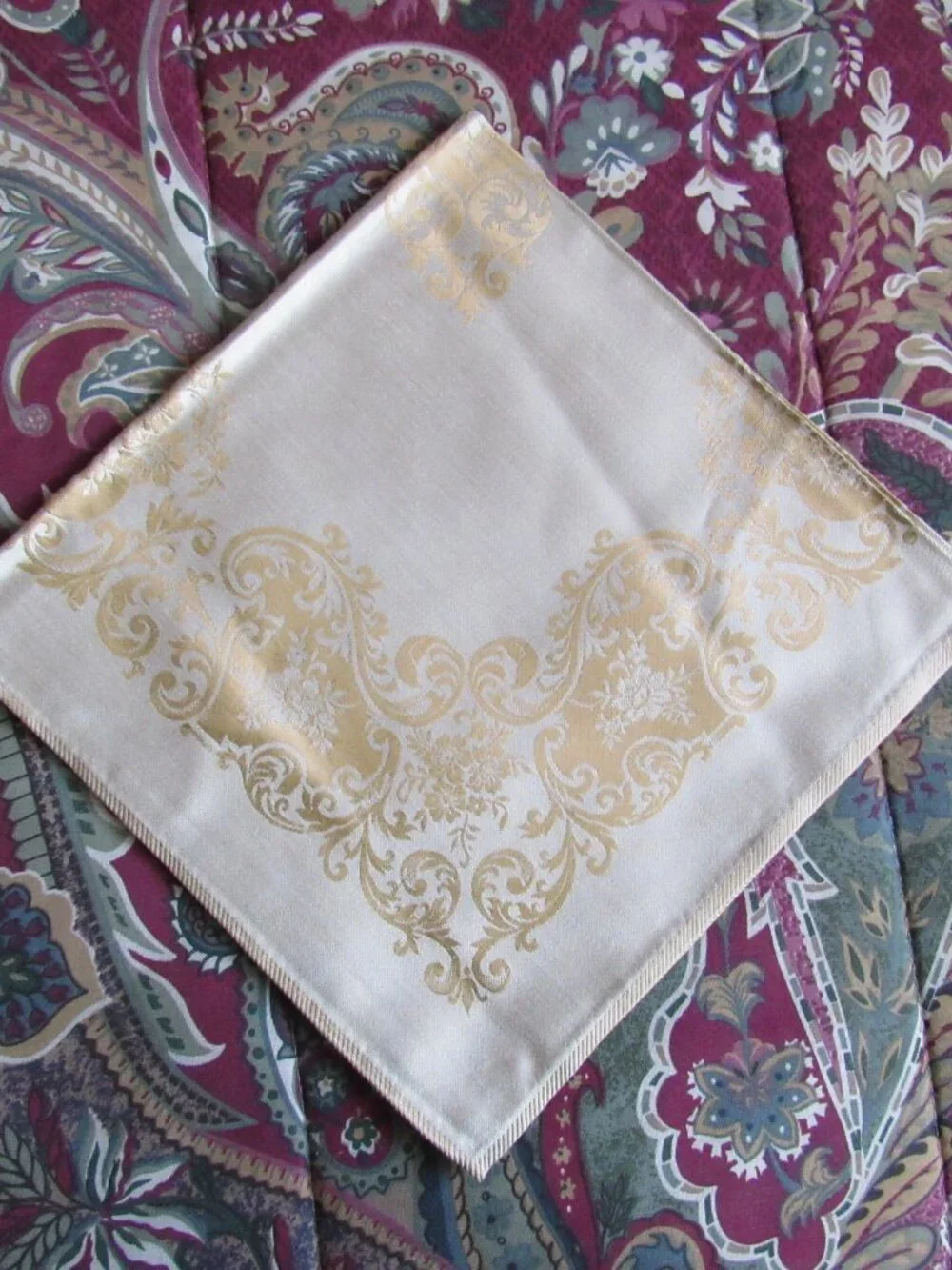 Set of 8 Gold and Beige Tone Napkins 18